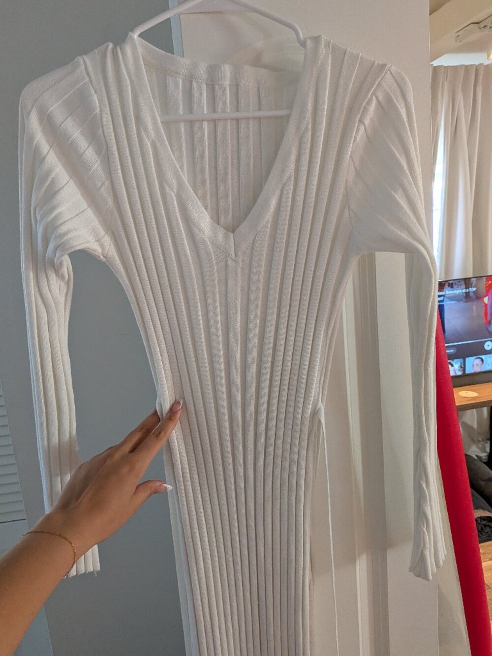 Beautiful stretchy knitted dress in white